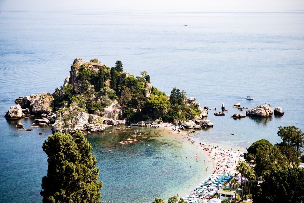 Der Strand und die Insel Isola Bella