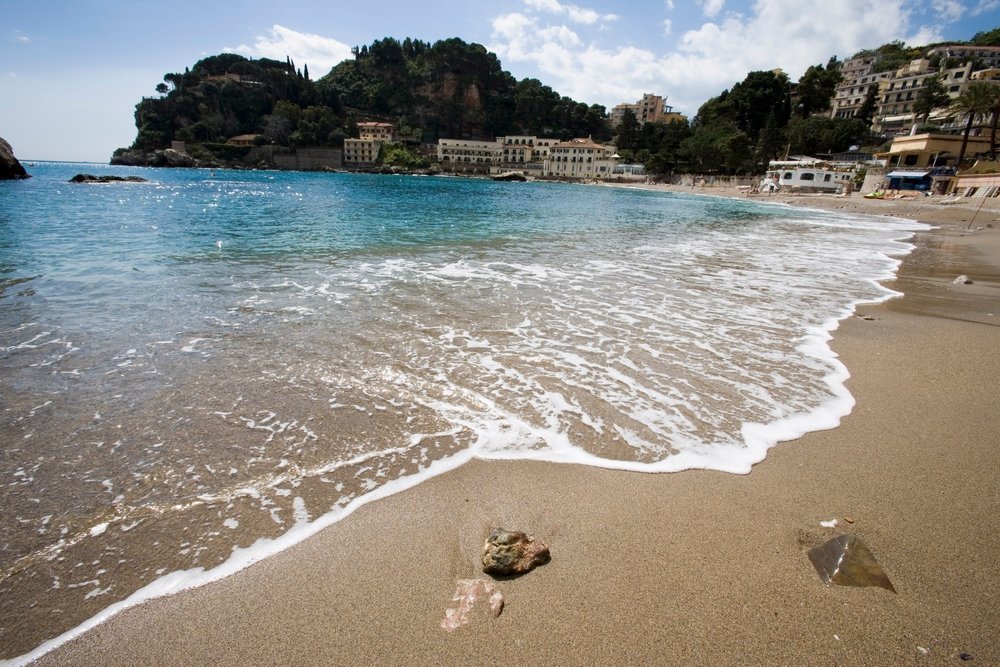 Der Strand von Mazzarò, Taormina