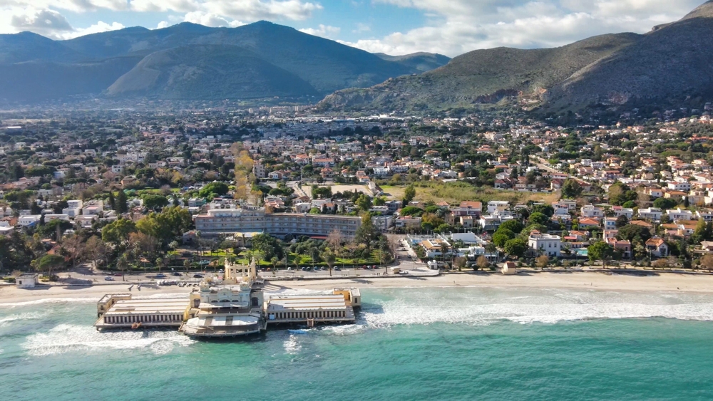 Der Strand von Mondello bei Palermo aus der Luft