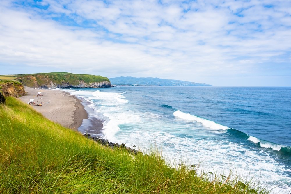Der Strand Santa Bárbara bei Ribeira Grande