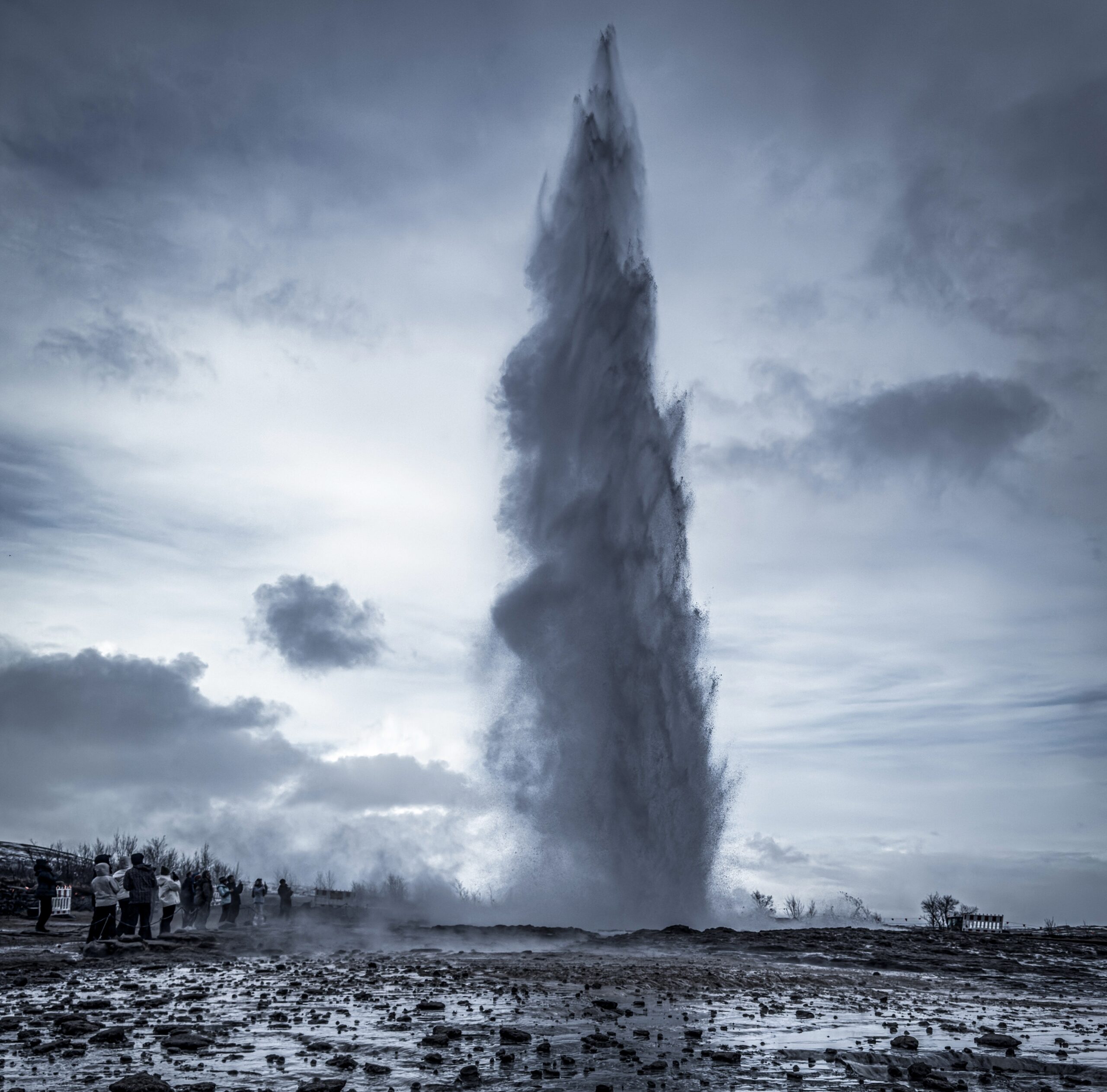 Der Strokkur bricht bei Geysir aus
