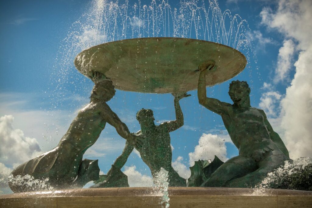 Der Tritonenbrunnen am City Gate in Valletta