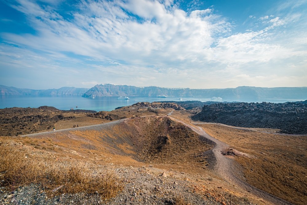 die Vulkaninsel Nea Kameni in der Caldera