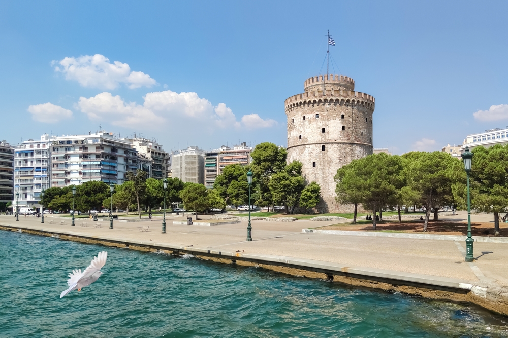 Der Weiße Turm in Thessaloniki, das historische Wahrzeichen der Stadt an der Uferpromenade