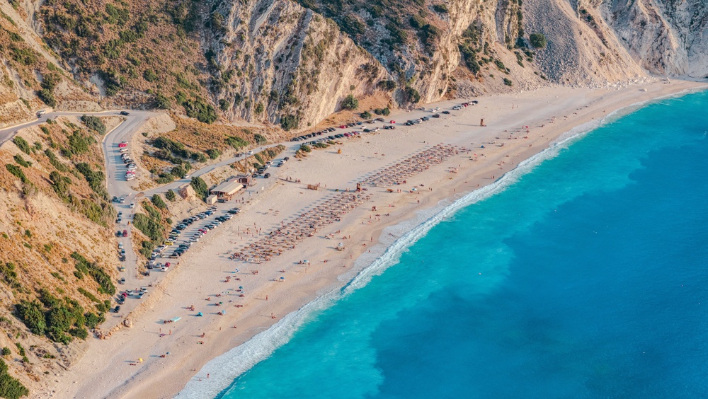 Der Strand Myrtos auf Kefalonia aus der Luft