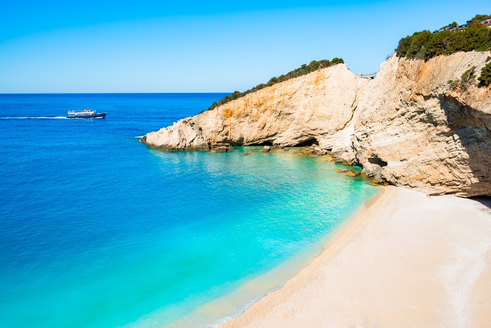Porto Katsiki auf Lefkada mit weißen Felsen und azurblauem Meer