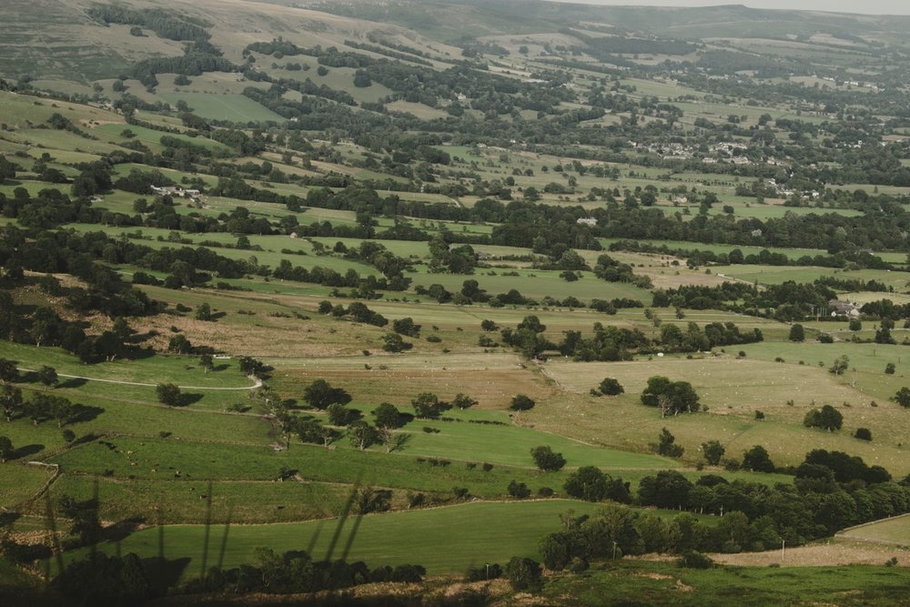 Wo man im Peak District übernachten kann: Blick vom Gipfel des Mam Tor über das Hope Valley