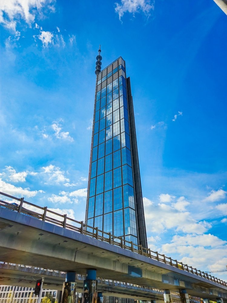 Der Wolkenkratzer Varso Tower mit der Aussichtsplattform Highline Warsaw